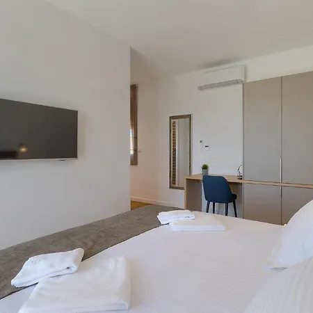 Ferienhaus Gorgeous In With Kitchen Poreč