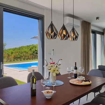Ferienhaus Gorgeous In With Kitchen